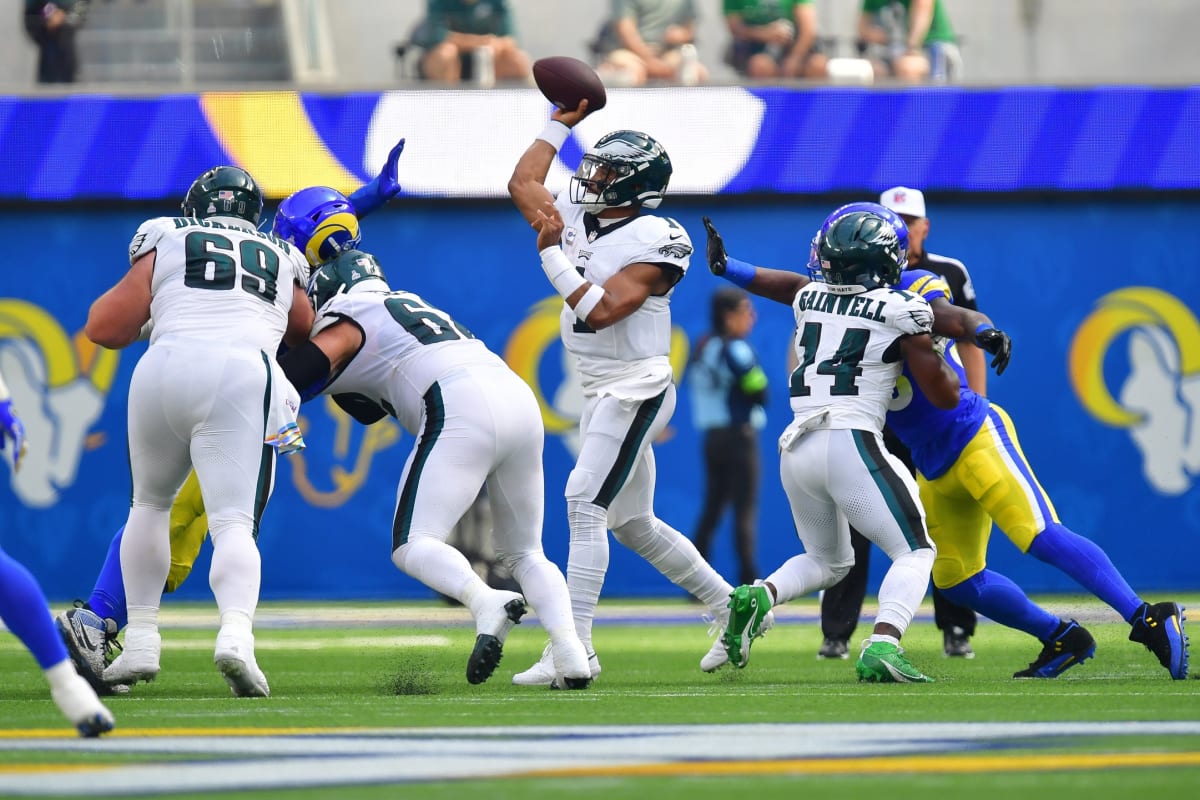 Jason Kelce's blocking dominance helps Eagles build first-half