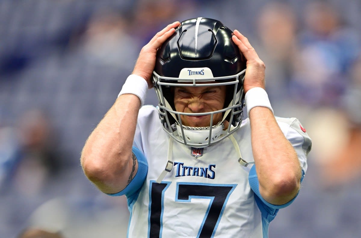 Tennessee Titans linebacker Jack Gibbens (50) runs on the field