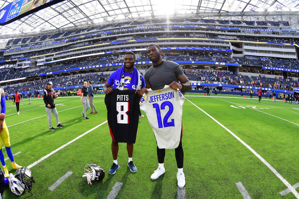 Jersey swapping has become a thing at the end of NFL games - Los Angeles  Times