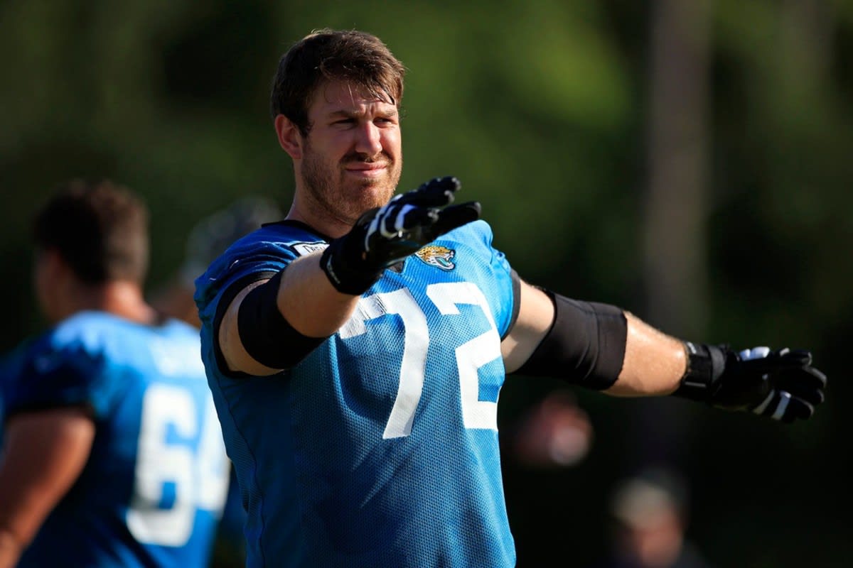 Tyler Shatley comfortable moving around Jaguars offensive line