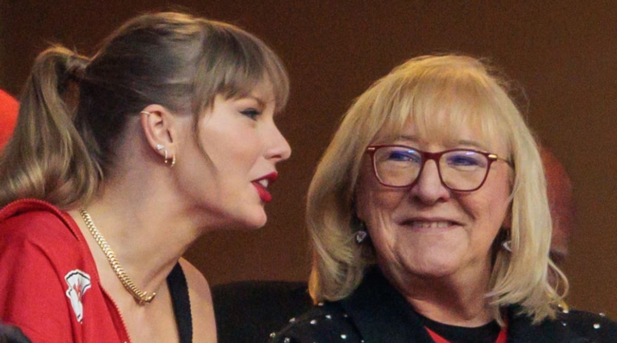 Taylor Swift is a fan of Travis Kelce and suddenly, so is everyone else –  KGET 17