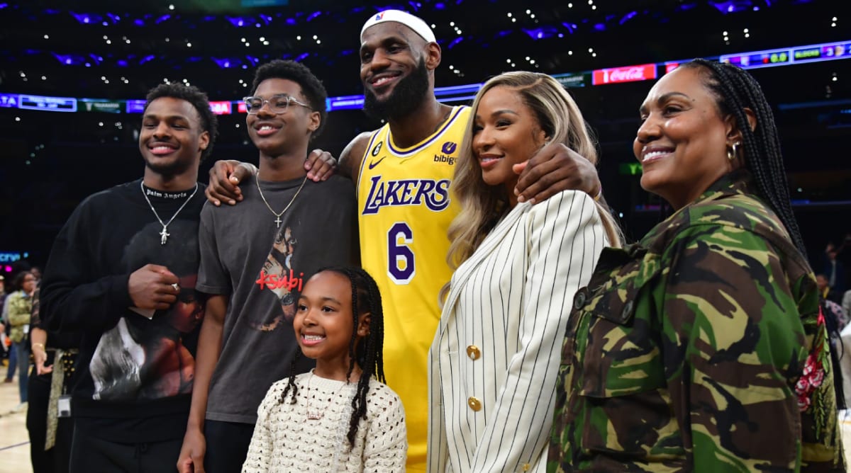 LeBron James Honors Son Bronny on 16th Birthday: 'Love You Kid