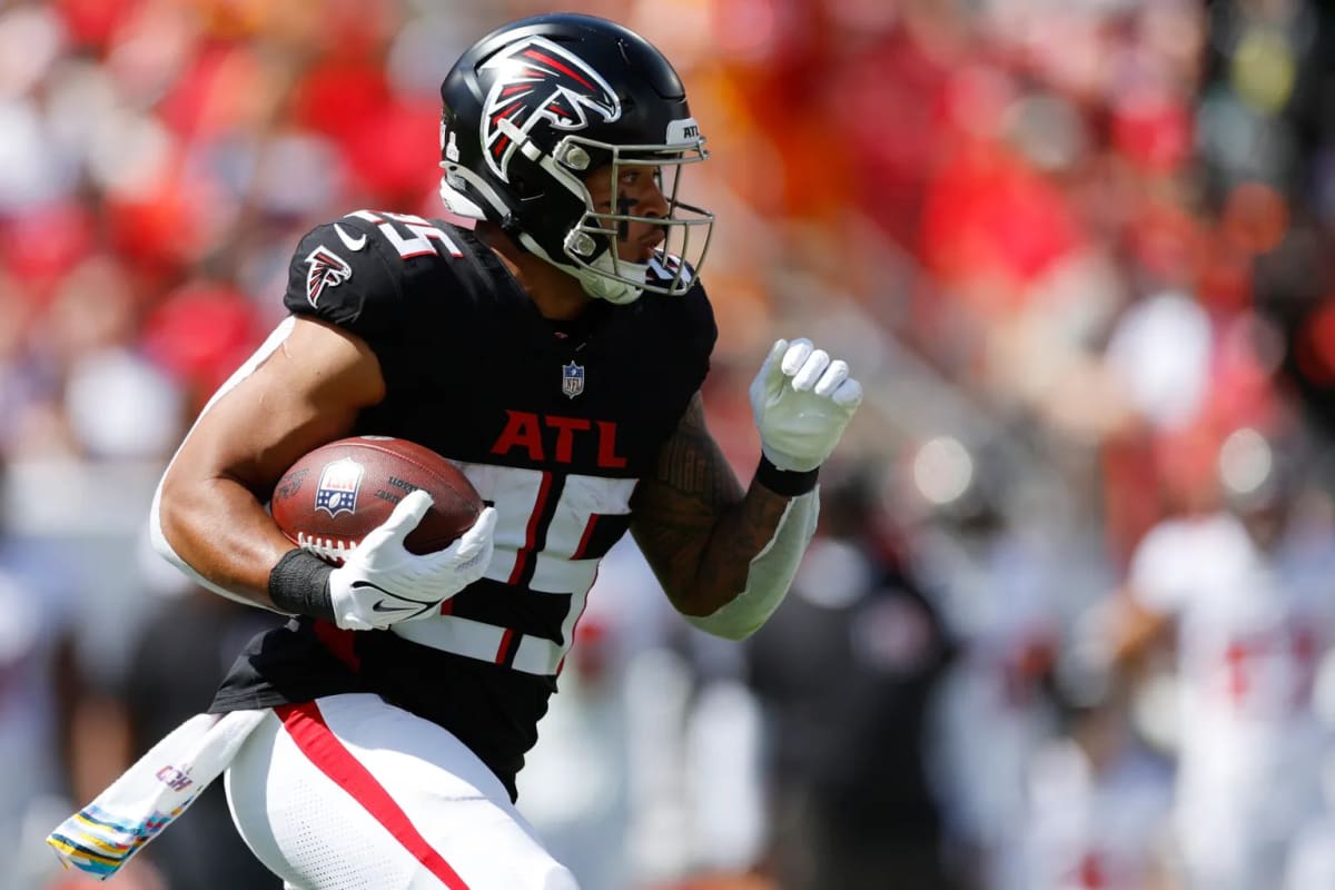 Falcons to wear black throwback uniforms twice this year