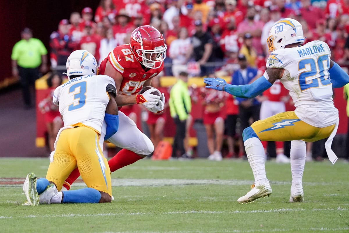 Travis Kelce Shines Again with Consecutive 100-Yard Receiving Games ...