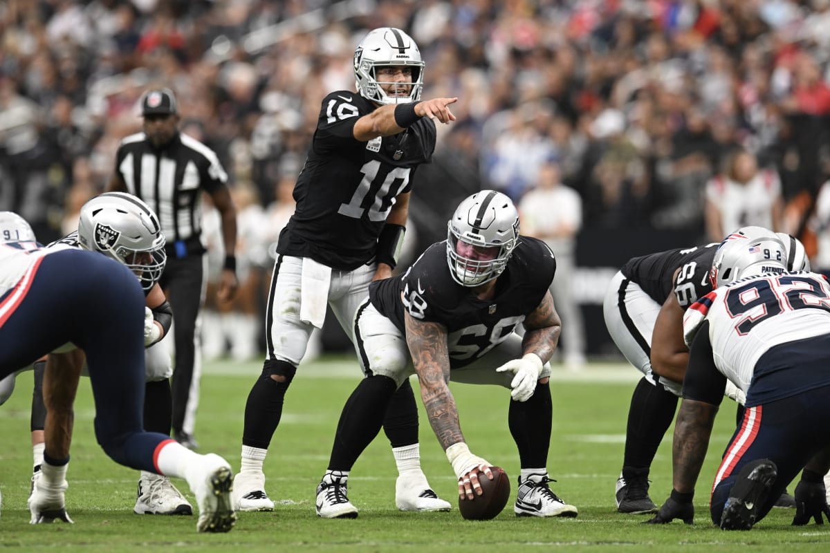 Khalil Mack's 6 sacks, Justin Herbert's 3 touchdowns propel Chargers to  24-17 win over Raiders