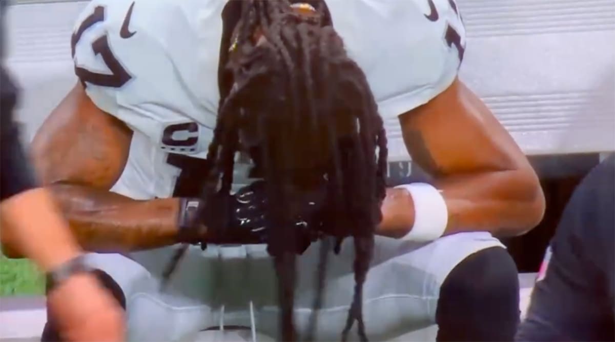 Frustrated Davante Adams Spotted Slamming Helmet Late in Raiders' Loss to Lions