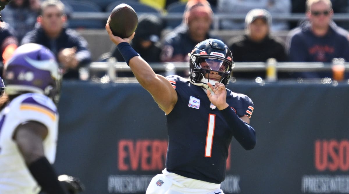 Bears Need to Be ‘Blown Away’ by Rookie QB to Move on From Justin Fields, per Report