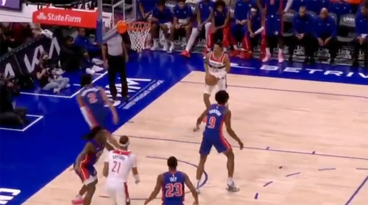 NBA Fans Roasted Jordan Poole After Embarrassing Layup Attempt vs. Pistons
