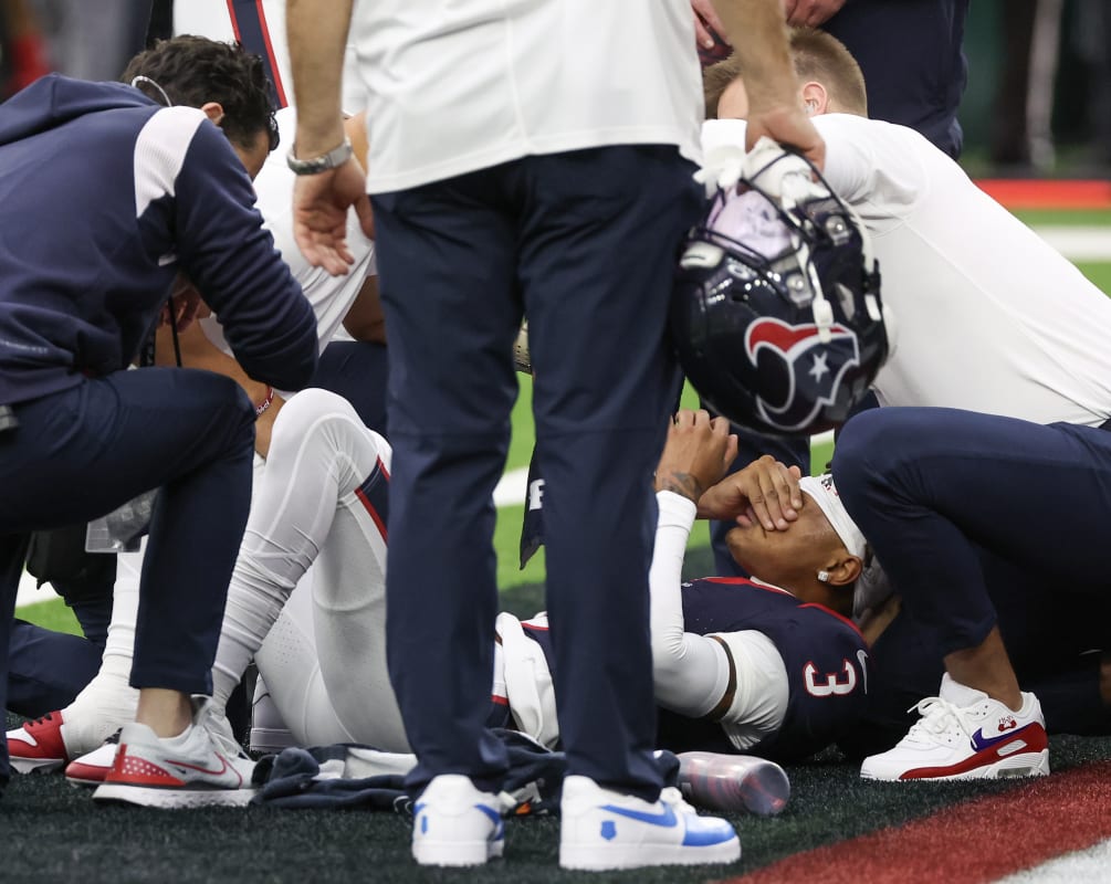 Texans' Rookie Wide Receiver Tank Dell Suffers Season-Ending Injury ...