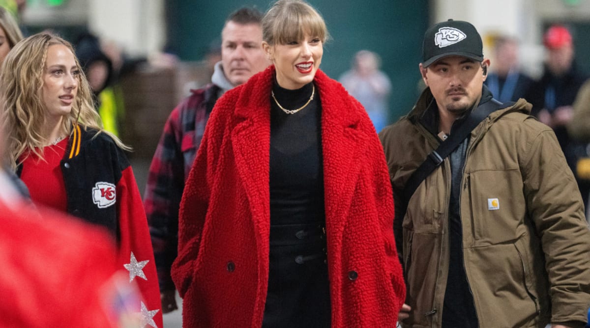 Taylor Swift watches Travis Kelce's Chiefs take on the Jets at