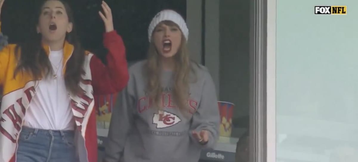 Cameras Appeared to Catch Taylor Swift Yelling a NSFW Word At Refs After No-Call on Travis Kelce