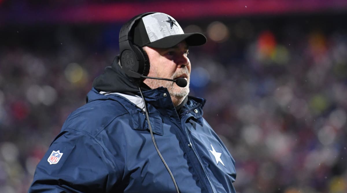 Cowboys’ Jerry Jones Oddly Raves About Coach Mike McCarthy After Humbling Loss to Bills