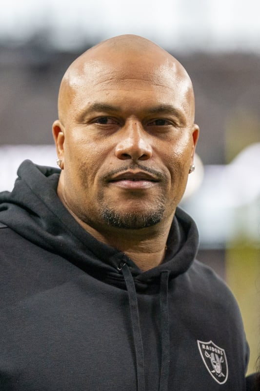 Antonio Pierce Offers Perfect Answer When Asked If He 'Deserves' Raiders' Head Coach Job