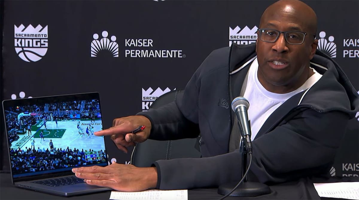 NBA Fines Kings’ Mike Brown for Using Laptop to Criticize Officiating After Loss