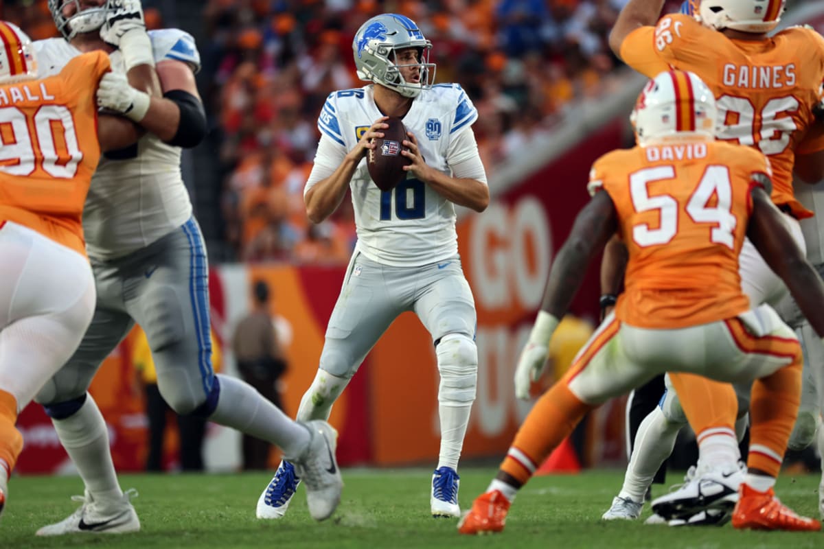 Mahomes throws a touchdown pass as Chiefs roll to 38-10 preseason win over  the Cardinals