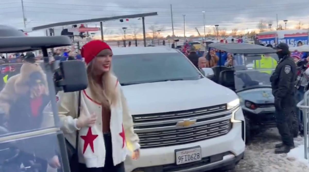 A Young Bills Supporter Trolled Taylor Swift With A Viral Josh Allen Meme, and NFL Fans Loved It