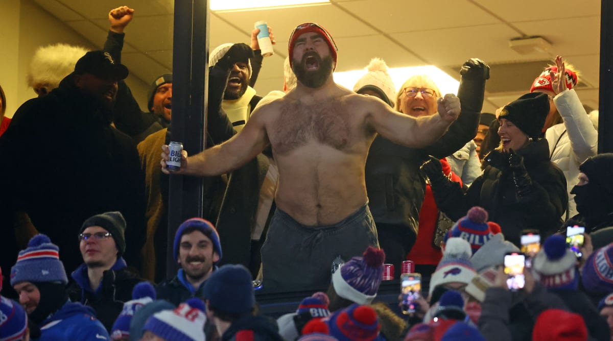 Jason Kelce’s Daughter Had Priceless Reaction to Her Dad Cheering Shirtless for Chiefs