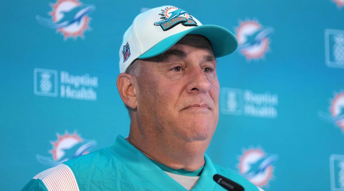 Eagles Linked to Vic Fangio After Dolphins Split Ways With Coordinator