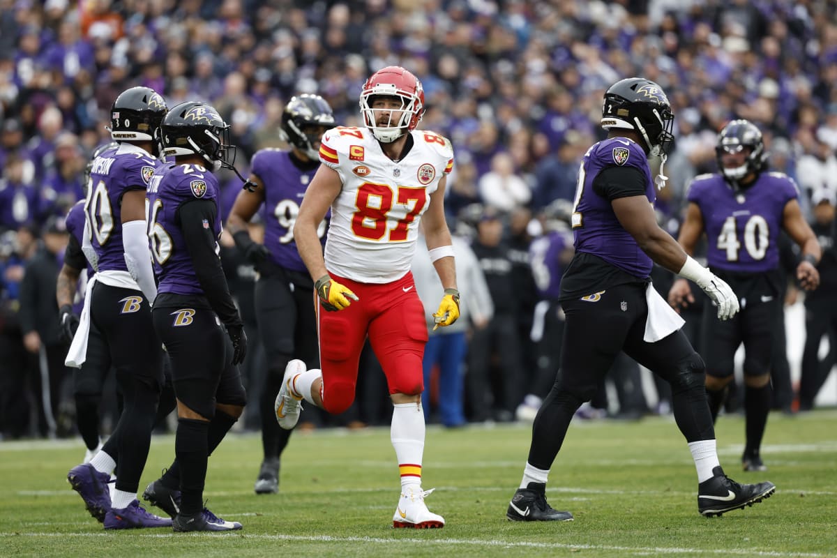 Travis Kelce claims the top spot in AP's NFL tight end rankings