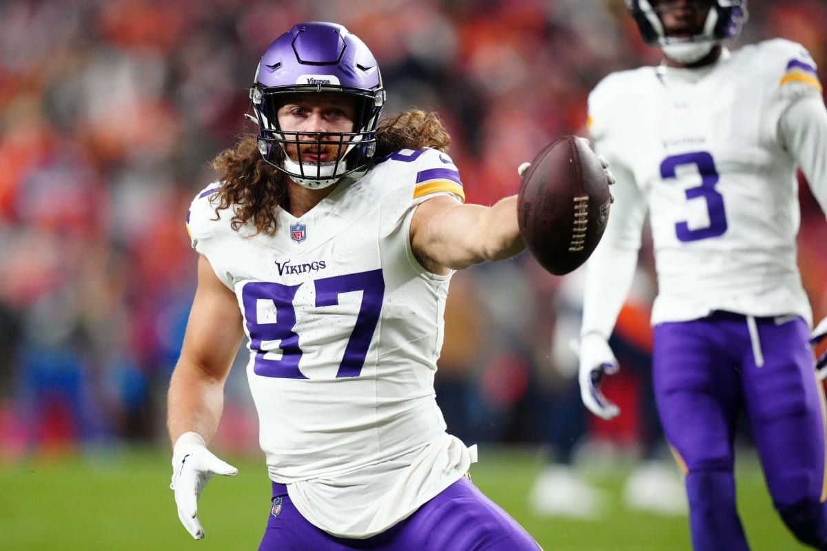 Vikings TE T.J. Hockenson undergoes successful ACL repair surgery