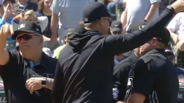 Yankees manager Aaron Boone puts on show after getting ejected 