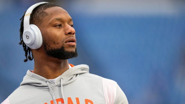 Joe Mixon The Latest RB To Feel Squeeze Of RB Market, Takes Pay Cut To Stay  In Cincninnati - Steelers Depot