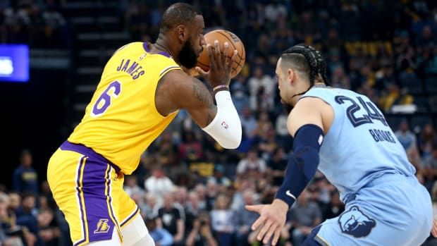 Lakers set for 'dog fight' in possible closeout of Grizzlies - Los