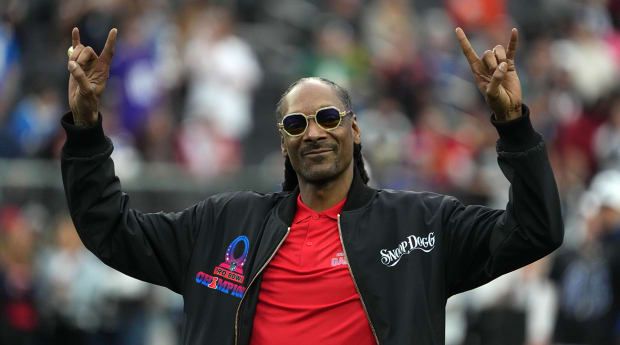 Watch Snoop Dogg Provide Hockey Play-by-Play for Los Angeles Kings
