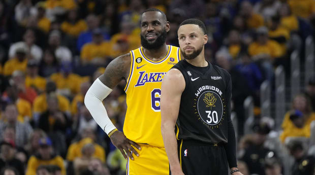 LeBron James, Lakers overtake Stephen Curry, Warriors as NBA's top  merchandise sellers - Los Angeles Times