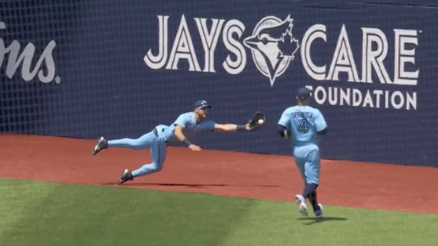 Blue Jays Gold Glover Goes Full Extension to Make One of the Best