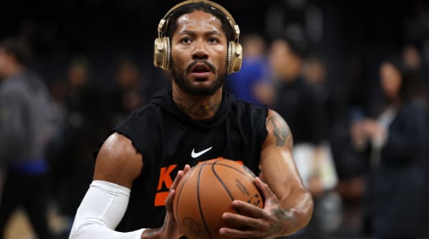 LOOK: Derrick Rose Pays Homage To Alma Mater With Grizzlies Number