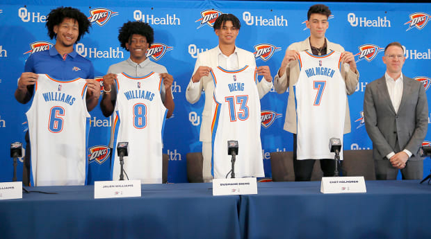 The Oklahoma City Thunder compiled an absurd number of draft picks on NBA  trade deadline day, This is the Loop