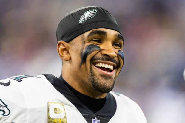 Eagles unveil long-awaited 'Kelly Green' throwbacks