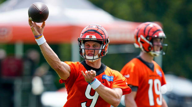 BREAKING: Bengals QB Joe Burrow Carted Off Field