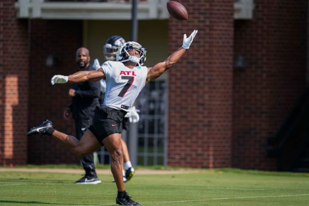 Atlanta Falcons Rookie Bijan Robinson Excels in Training Camp