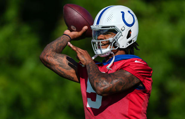 Colts All-Pro Jonathan Taylor prioritizes setting a positive example and  giving back to the youth