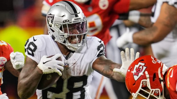 2 reasons the Raiders must not trade Josh Jacobs despite interest