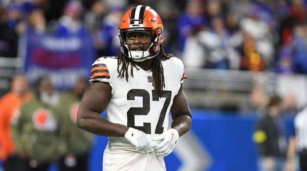 Kareem Hunt to visit Colts in latest twist during strange free agency