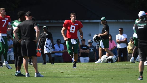 More 'Hard Knocks' for Aaron Rodgers with Jets struggling O-line