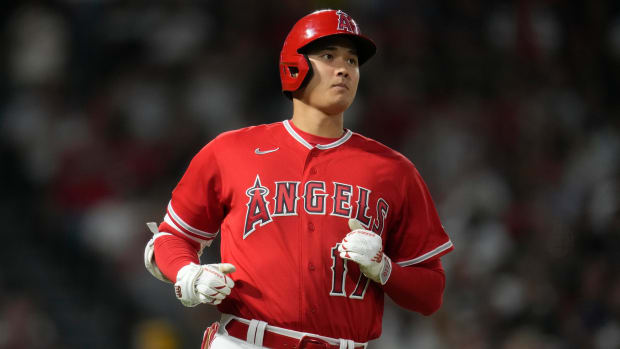 Yankees Great Bernie Williams Warns That Shohei Ohtani Should 'Make a  Decision' on Role