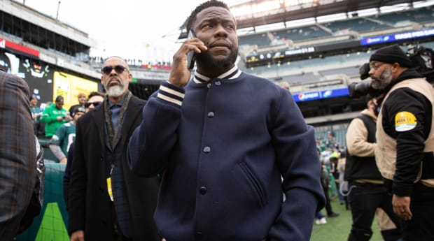 Kevin Hart tears muscles while racing former Patriots player