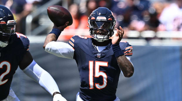 Rookie QB Justin Fields impresses in preseason debut, sparks Bears