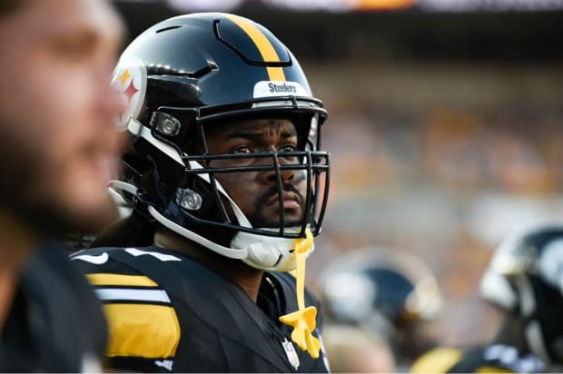 Steelers trading Dotson to Rams