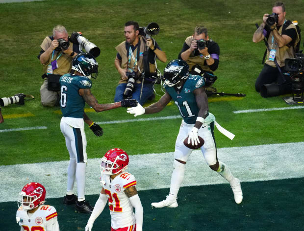 Eagles WR A.J. Brown is on a historic pace to shatter a major franchise  record in 2022 – Philly Sports