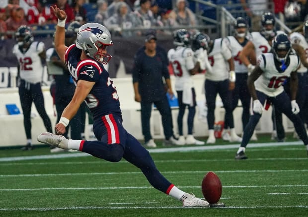 Patriots trading veteran kicker Nick Folk to Titans