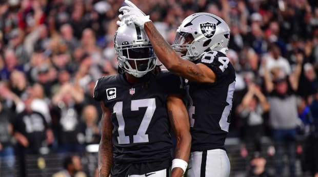 Raiders' Davante Adams makes history by reaching 10k career