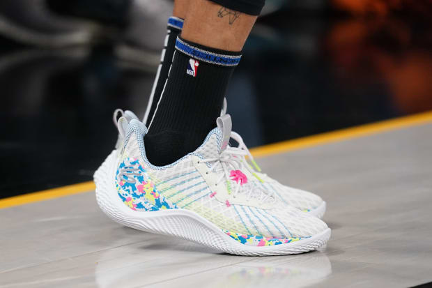 Stephen Curry Debuts Curry Flow 10 'Splash Party' - Sports