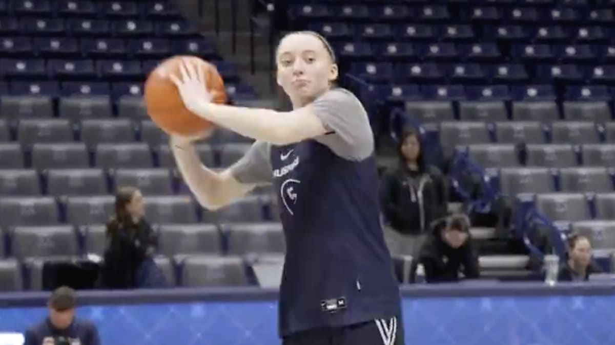 UConn’s Paige Bueckers sloeg een no-look schot op de halve baan, en haar feest was zelfs nog beter