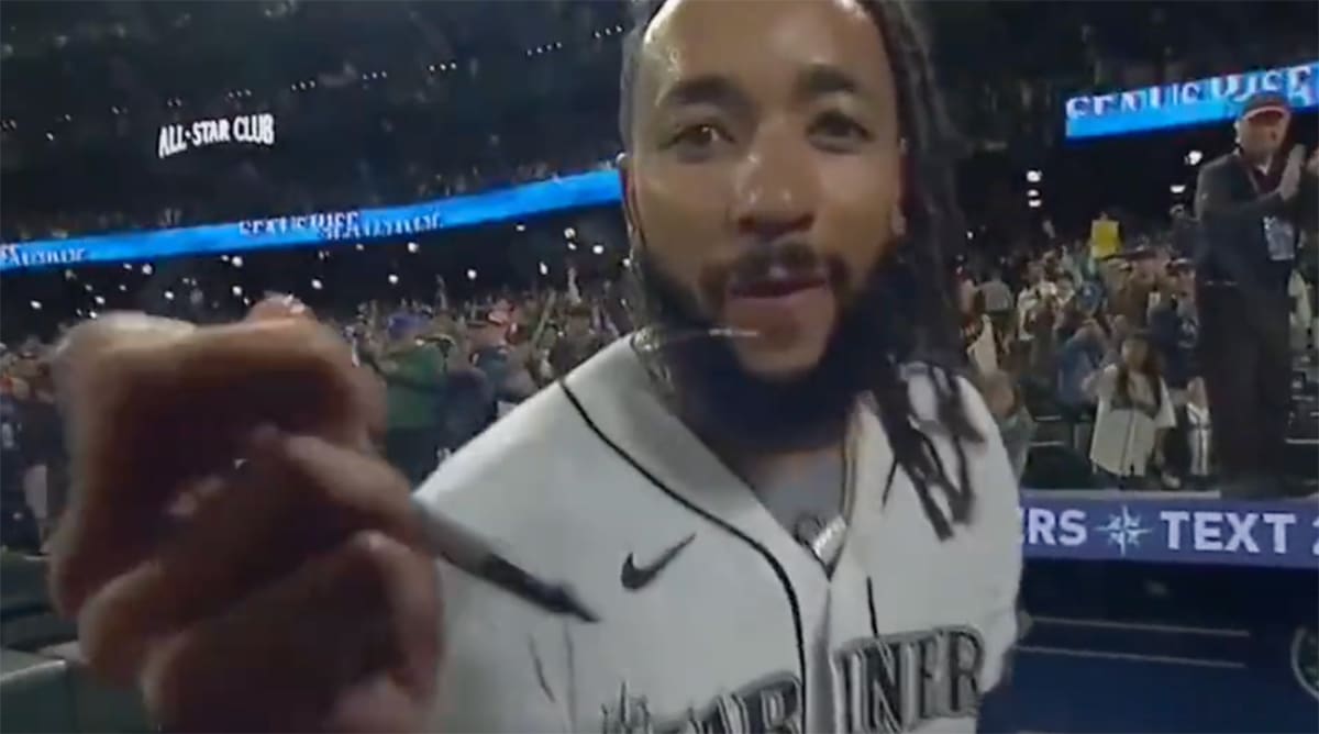 Mariners’ J.P. Crawford Drops Massive F-Bomb, Signs Camera After Walk ...