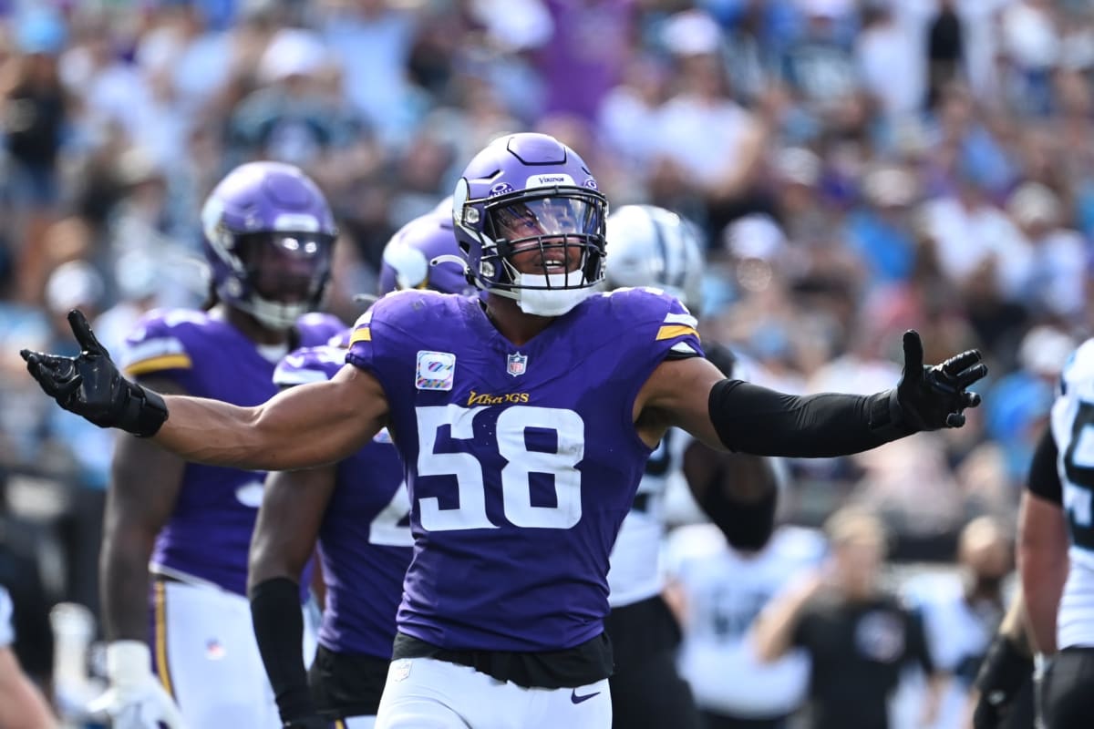 Vikings LB Jordan Hicks Hospitalized After Suffering Scary Injury